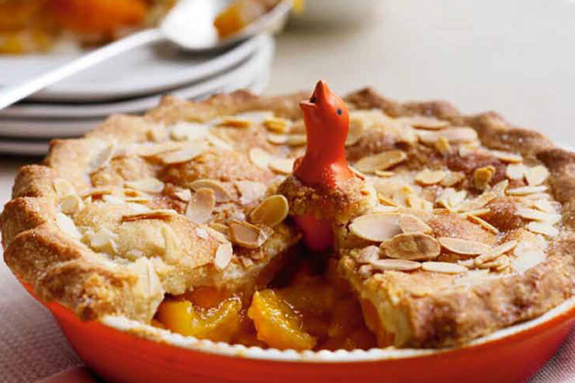 Pie Bird with Santa Hat | Le Creuset